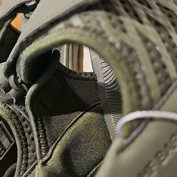๐NEW HIKE FOOTWEAR SANDALS Army Green (๐ฒprice reduced!) ๐ - Picture 4 of 12